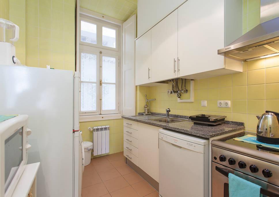 Downtown Lisbon Apartment Room photo
